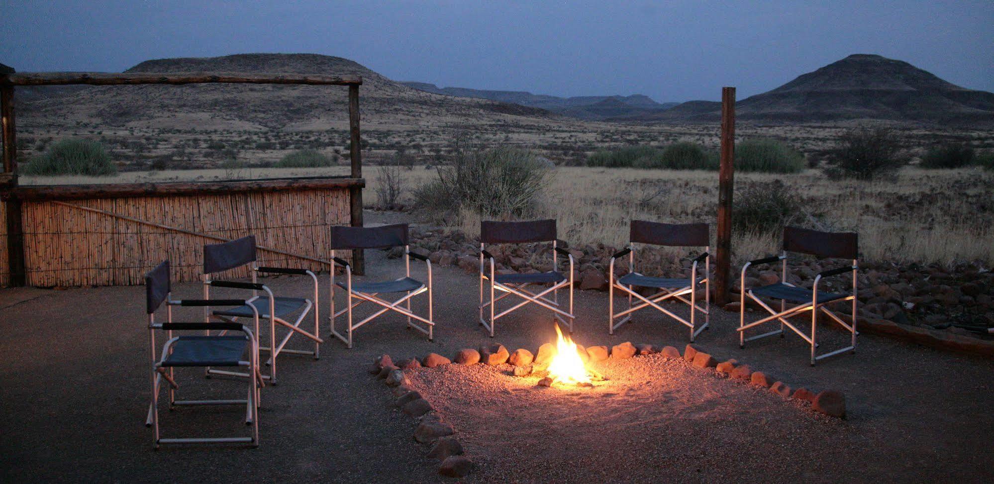 Etendeka Mountain Camp Damaraland Buitenkant foto