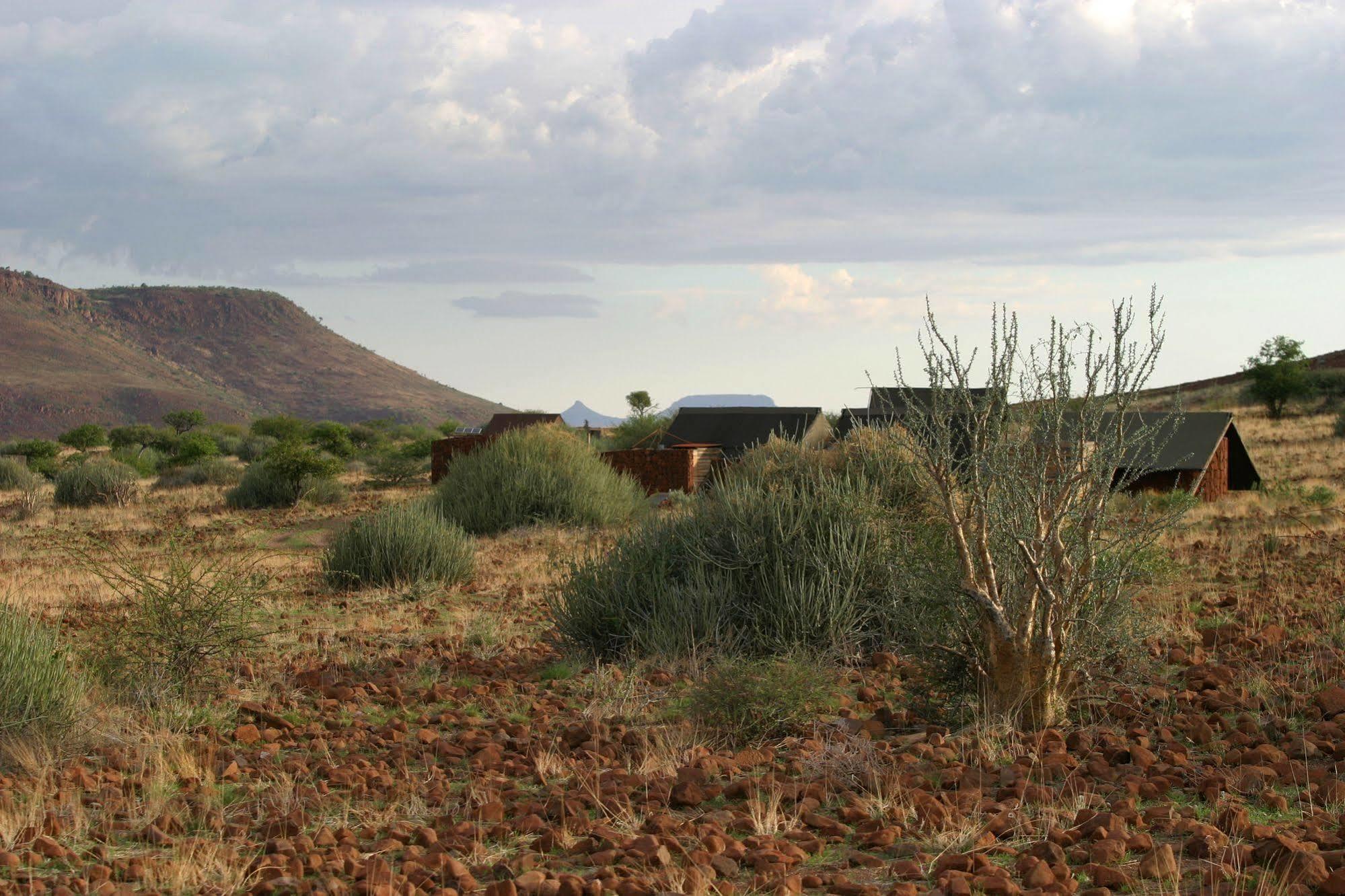 Etendeka Mountain Camp Damaraland Buitenkant foto